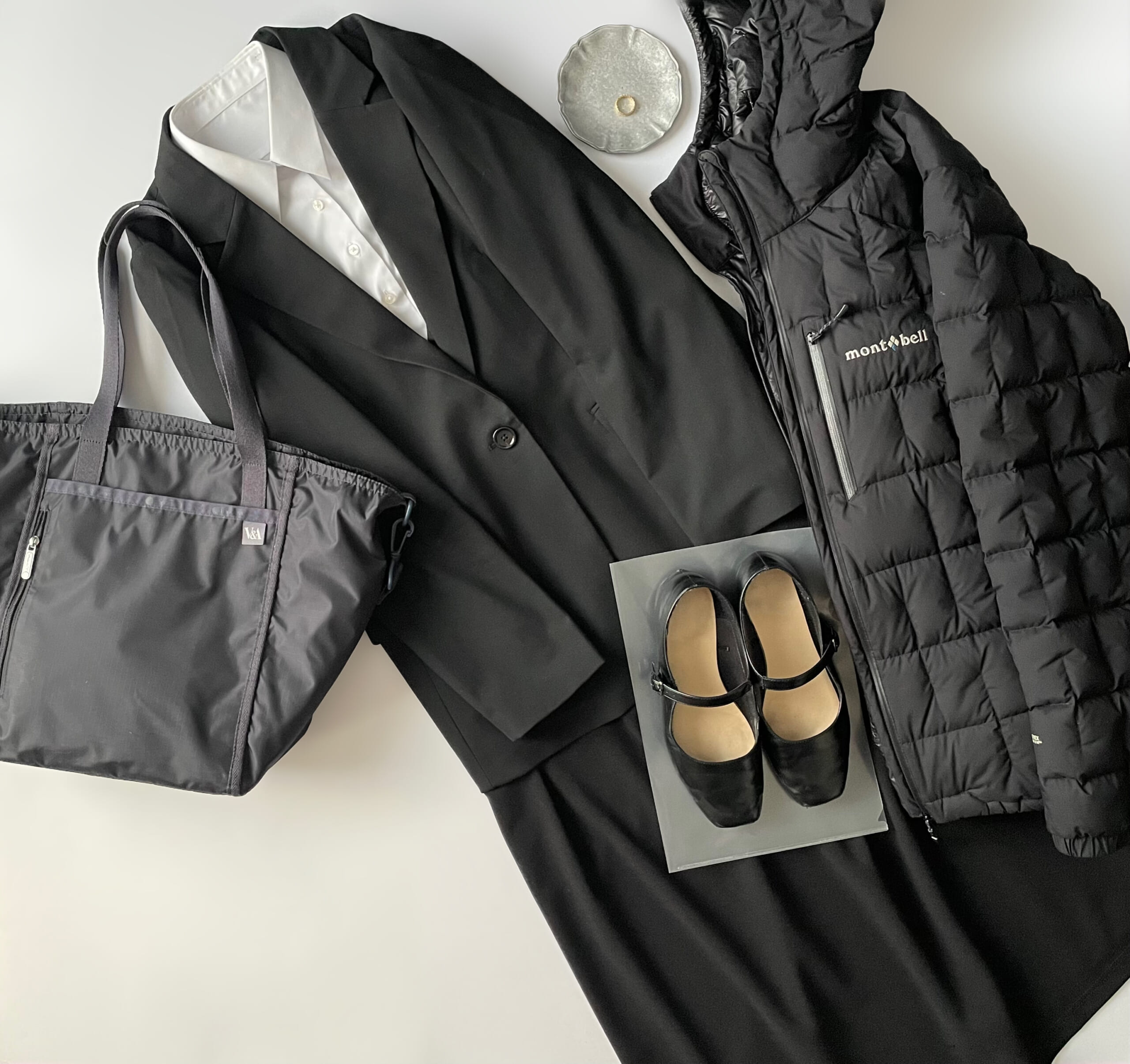 40代女性の2025年11月中旬コーデ、フラットレイ画像2