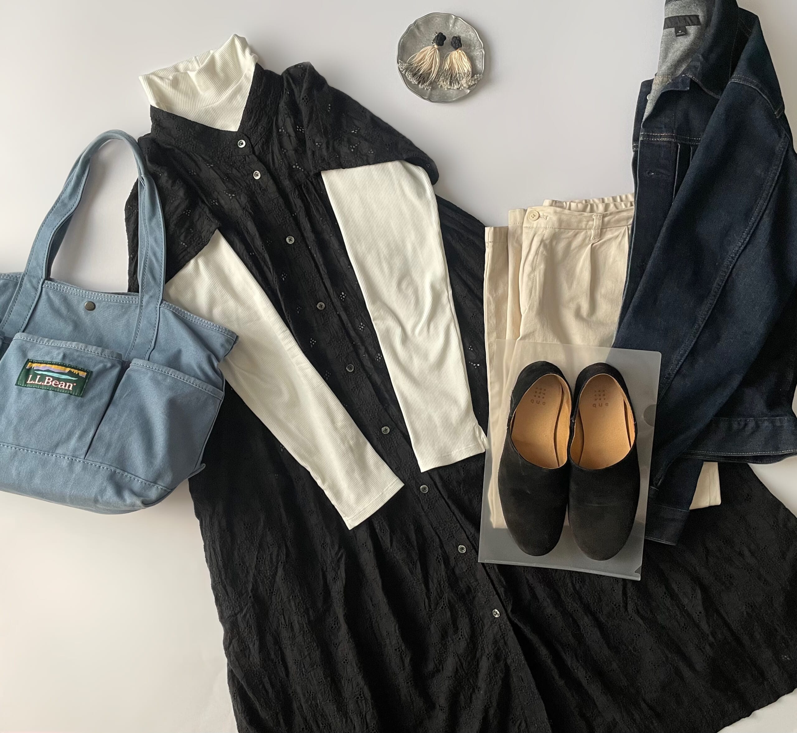 40代女性の2025年11月中旬コーデ、フラットレイ画像3