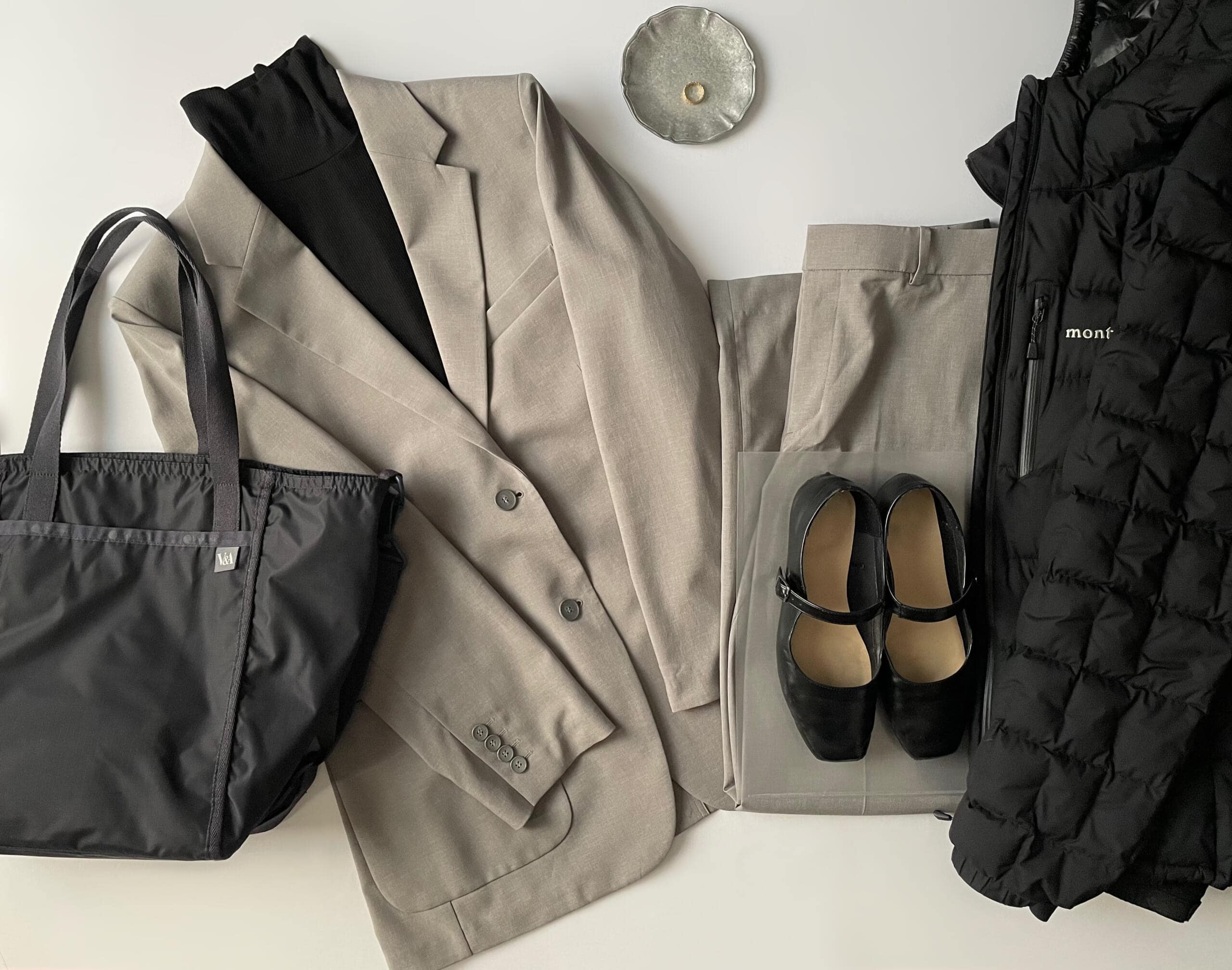 40代女性の2025年11月中旬コーデ、フラットレイ画像4