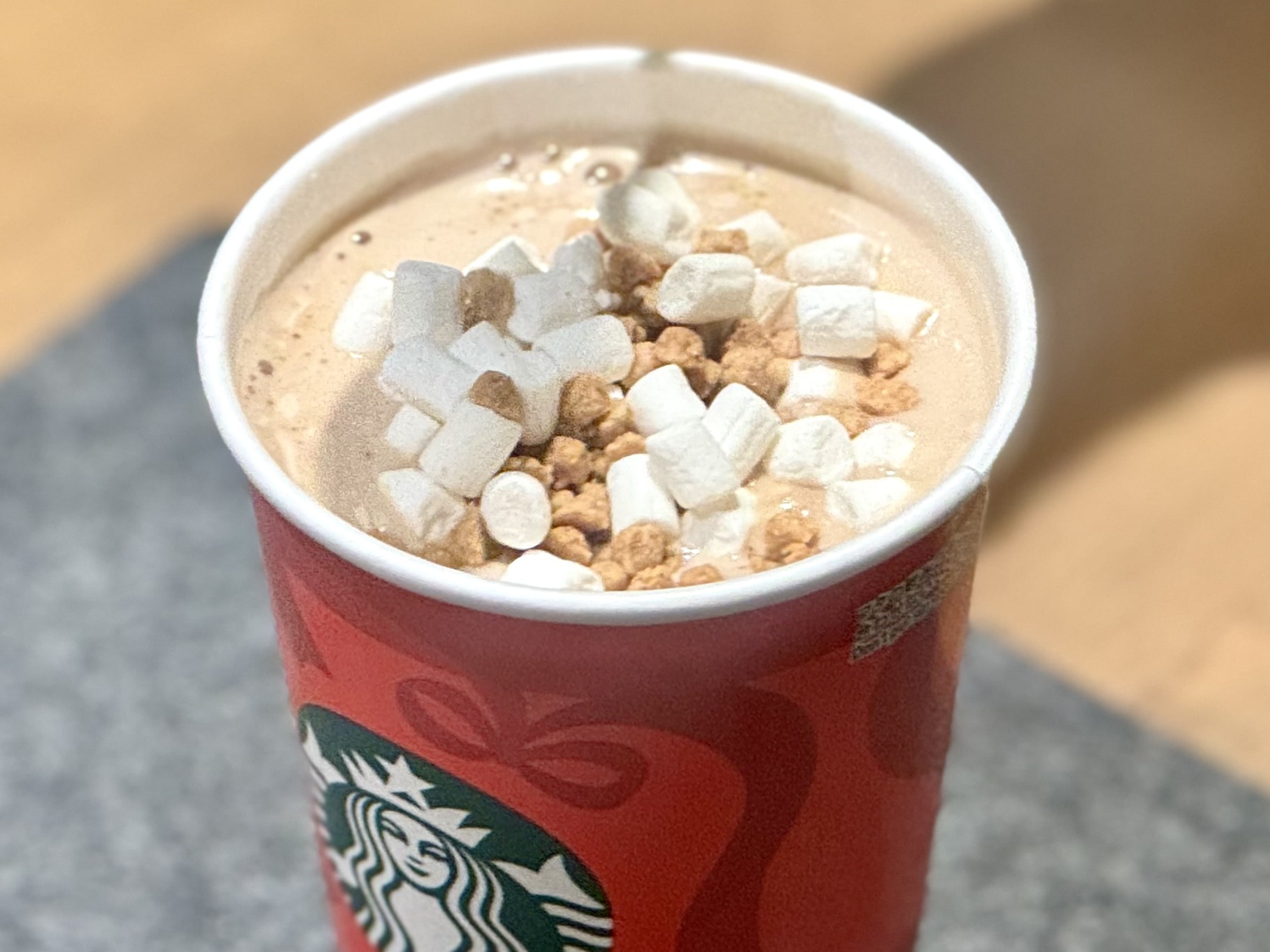 スタバ新作「スモア チョコレート ラテ」寄り