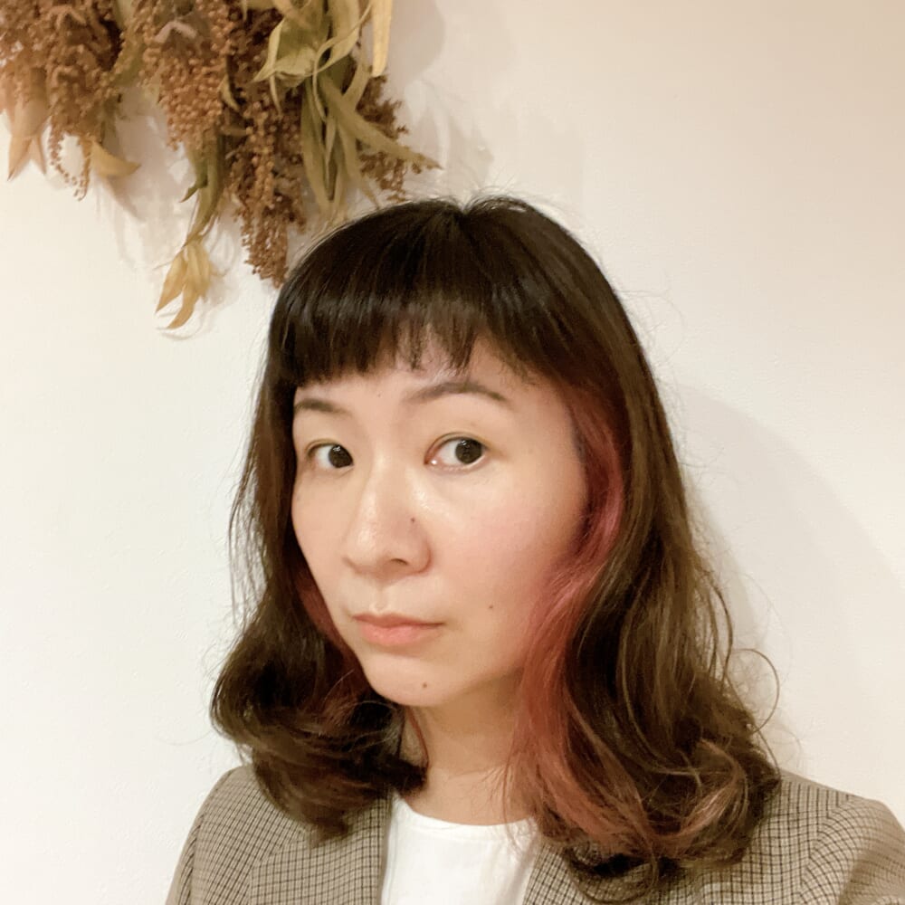 インナーカラー　パーマ　前髪あり　ミディアム