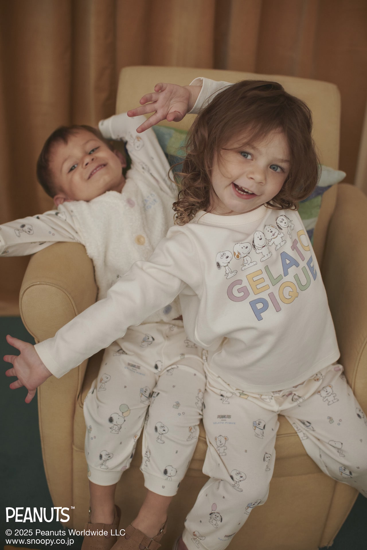 【PEANUTS PUPPIES】【KIDS】総柄プルオーバー、総柄ロングパンツ モデル着用