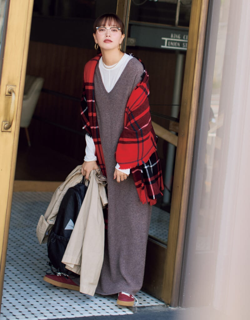 【アソース メレ】赤系チェックストールのコーデ
