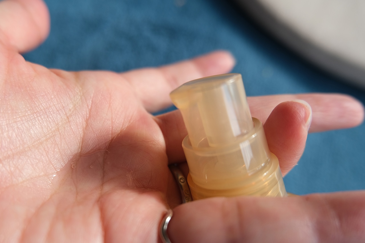 【無印良品】ダメージリペア ヘアセラム使用シーン