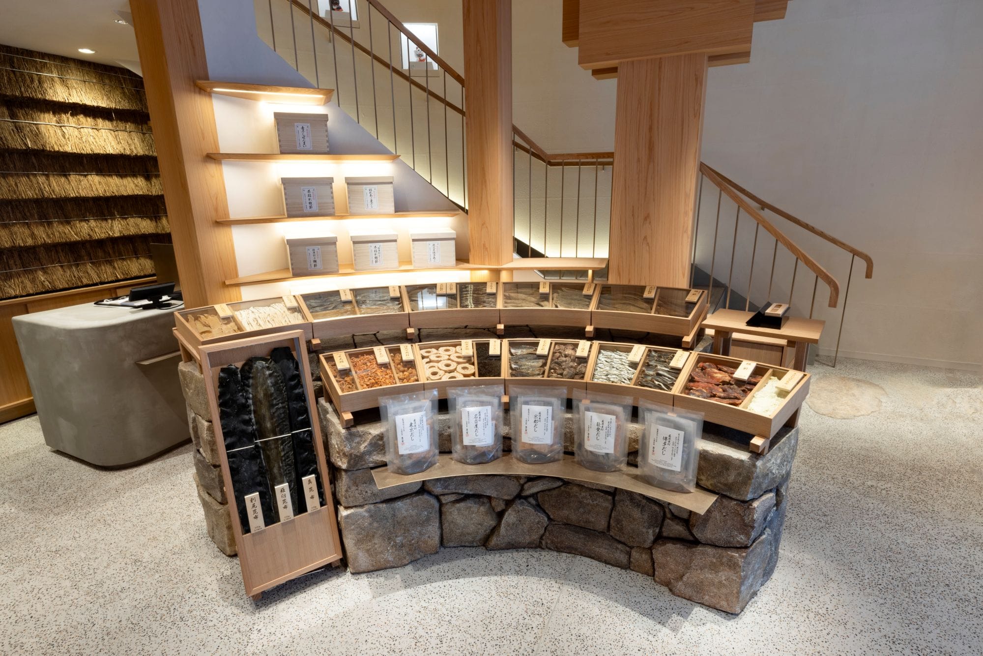 「東京銀座 茅乃舎」1階 乾物コーナー