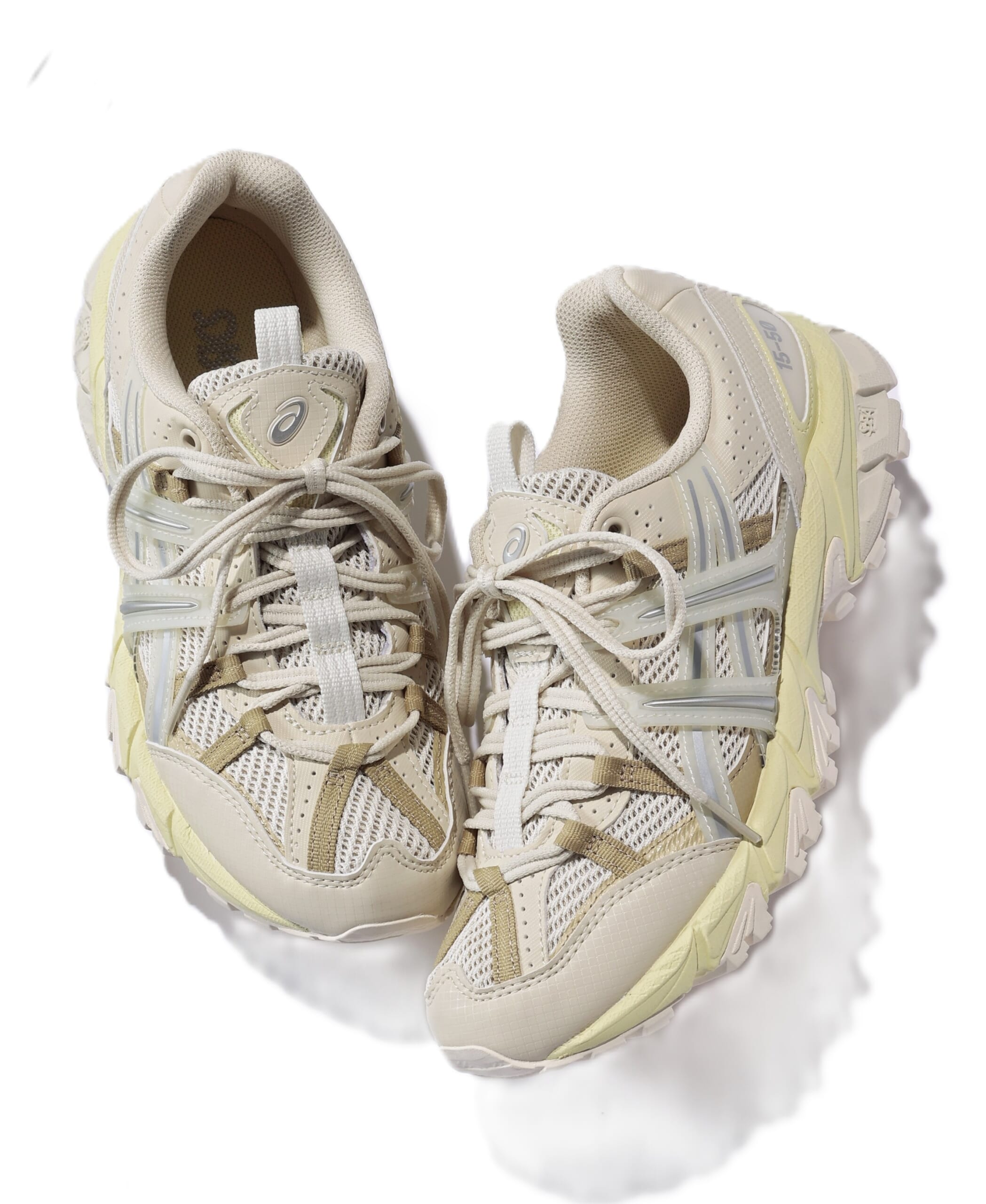 スニーカーのコーディネートをスタイリストが指南 LEEマルシェ asics