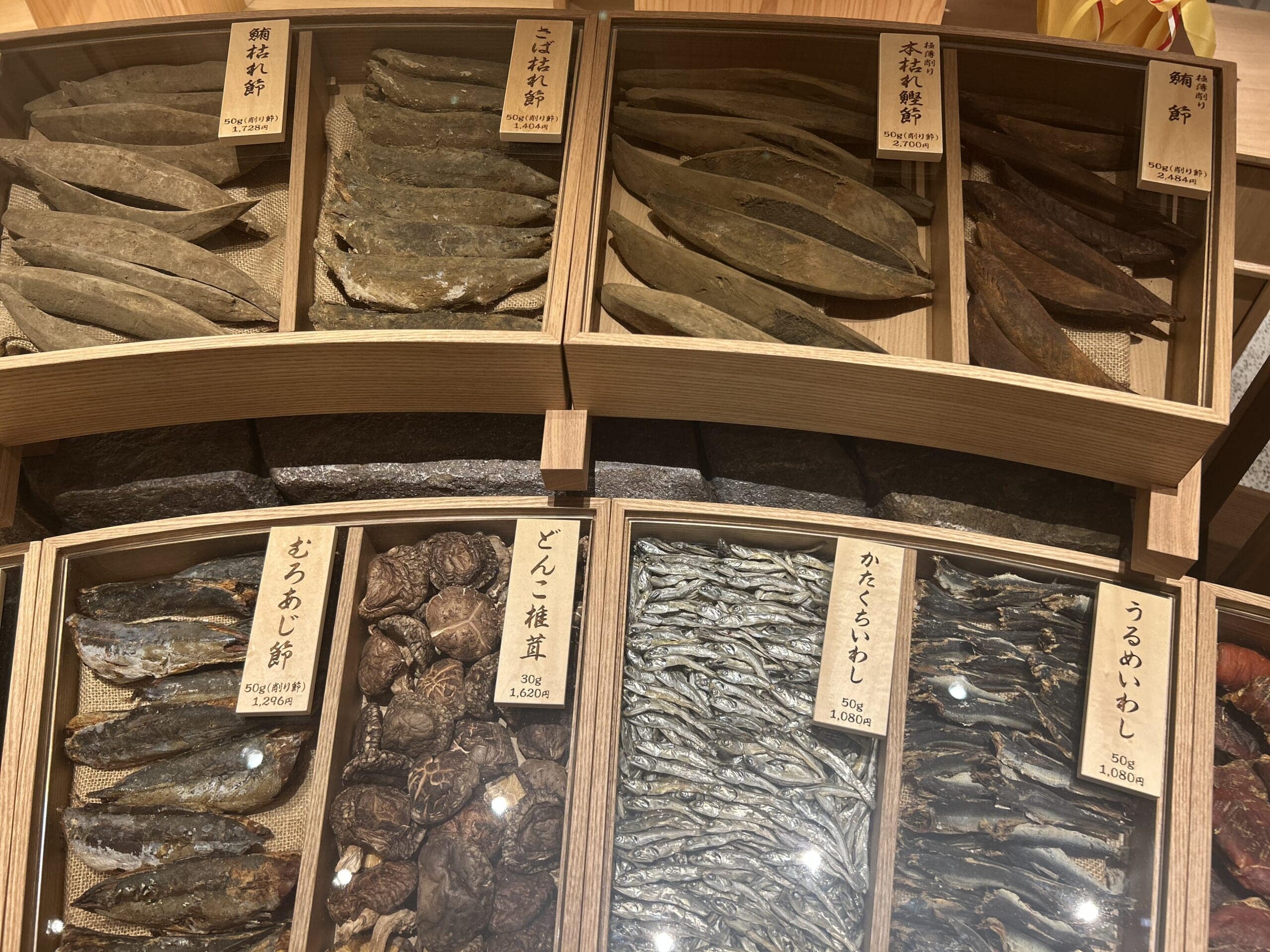 「東京銀座 茅乃舎」1階 乾物コーナー