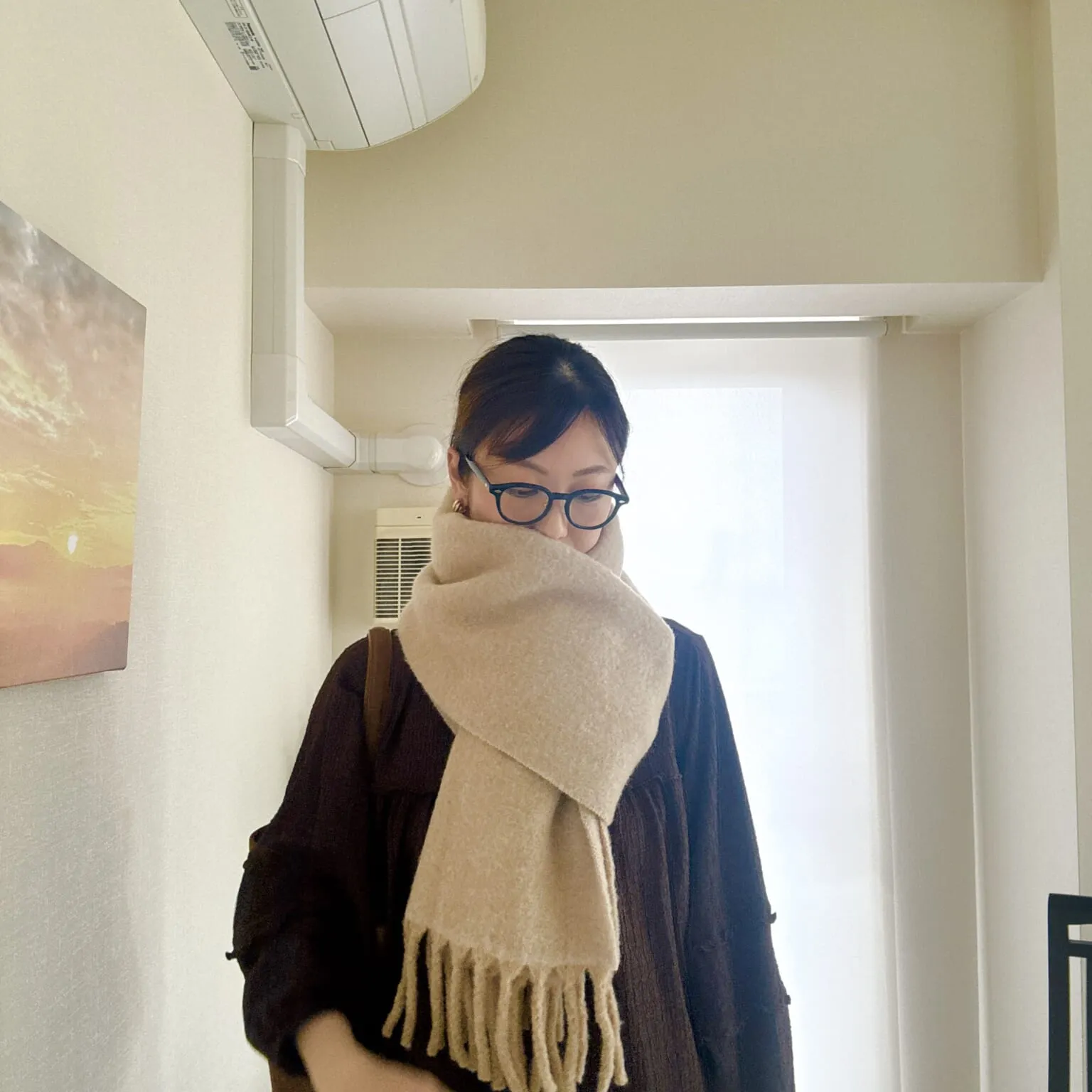 【ユニクロ】「スフレヤーンチャンキーストール(ベージュ)」のコーデ