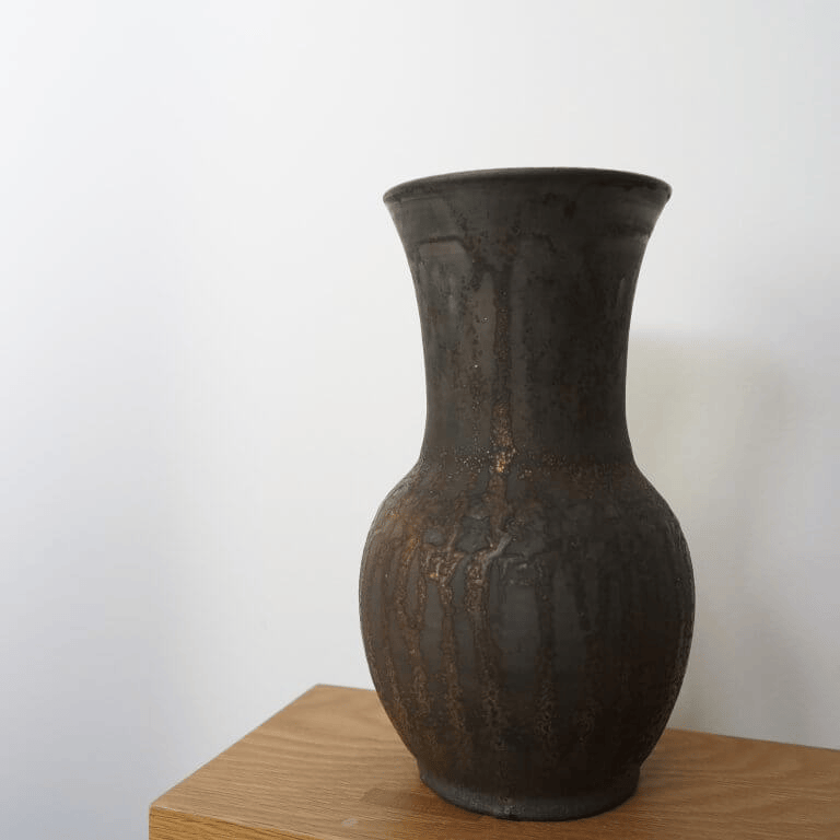 加藤かずみさん「花器（錆）」