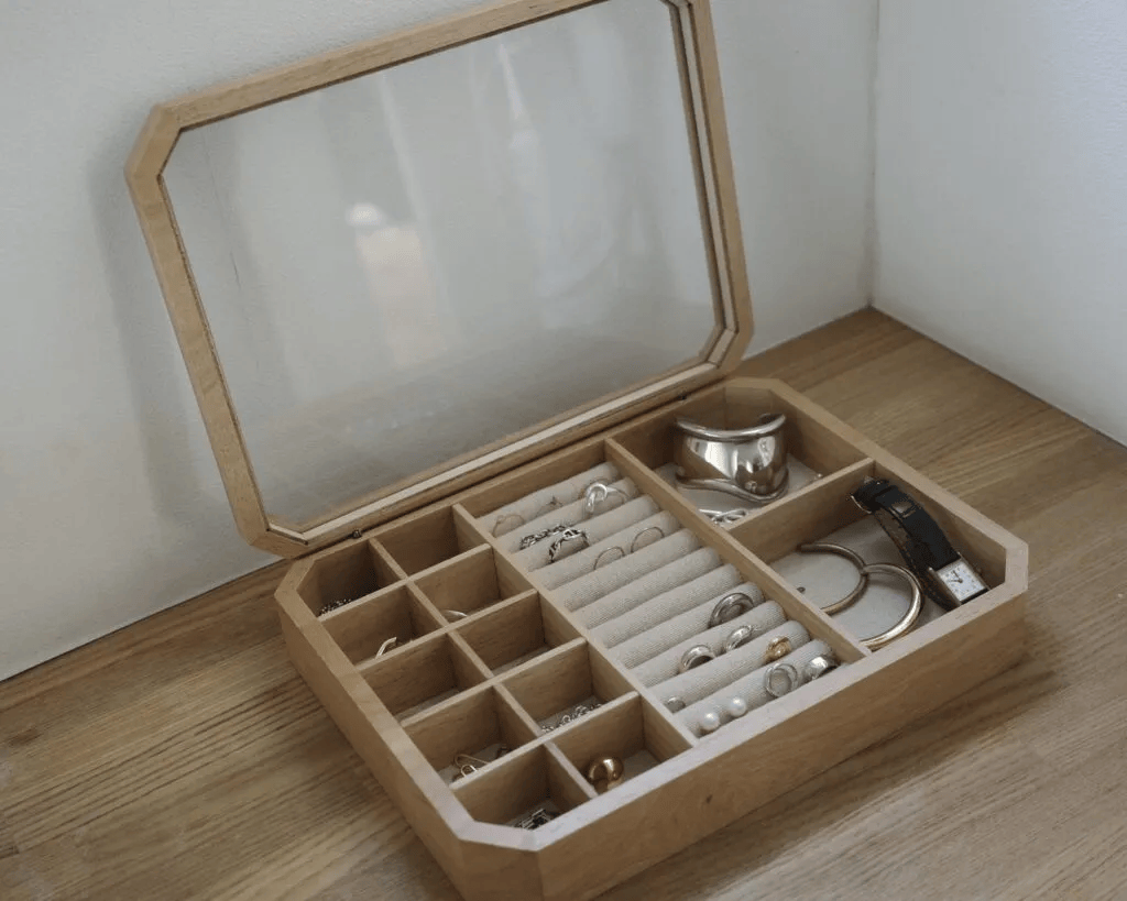 ZARA HOME「ウッド ジュエリーボックス」蓋を開けたところ