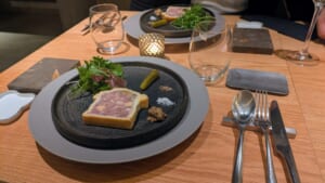 パテアンクルートがサーブされたお皿