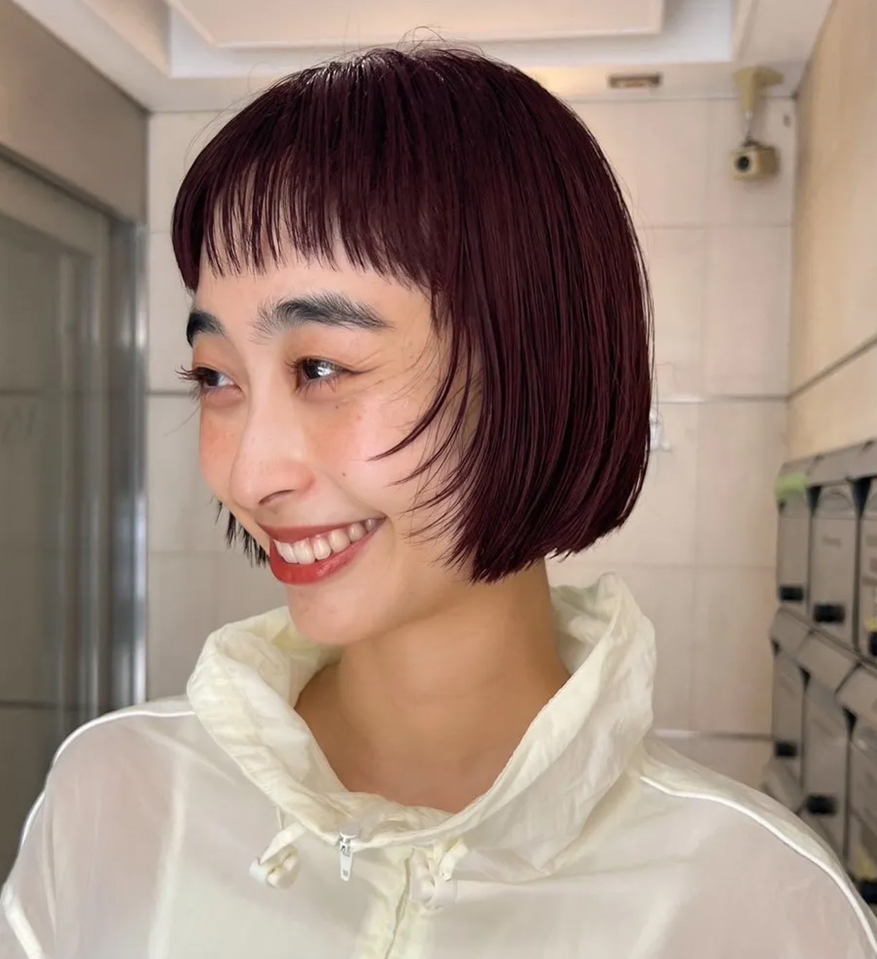 オン眉×ピンクラベンダーカラーで肌を明るく見せる！小顔レイヤーボブ　メインカット