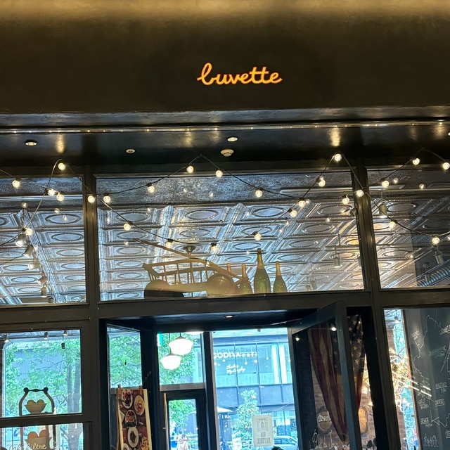 東京ミッドタウン日比谷にあるBuvette（ブヴェット）の外観写真