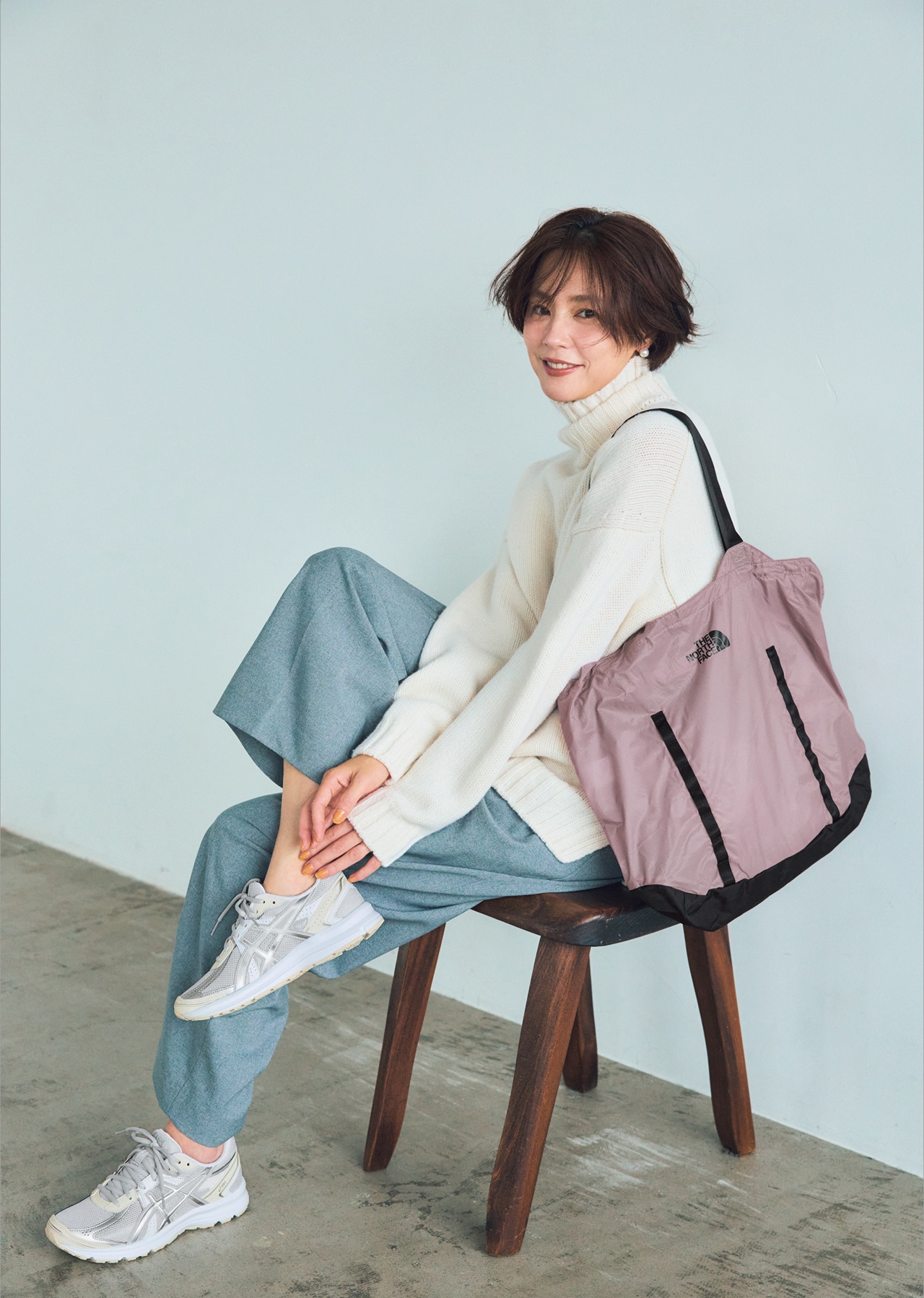 浅見れいなさんのSportStyle（アシックススポーツスタイル）JOG 100Sのコーデ