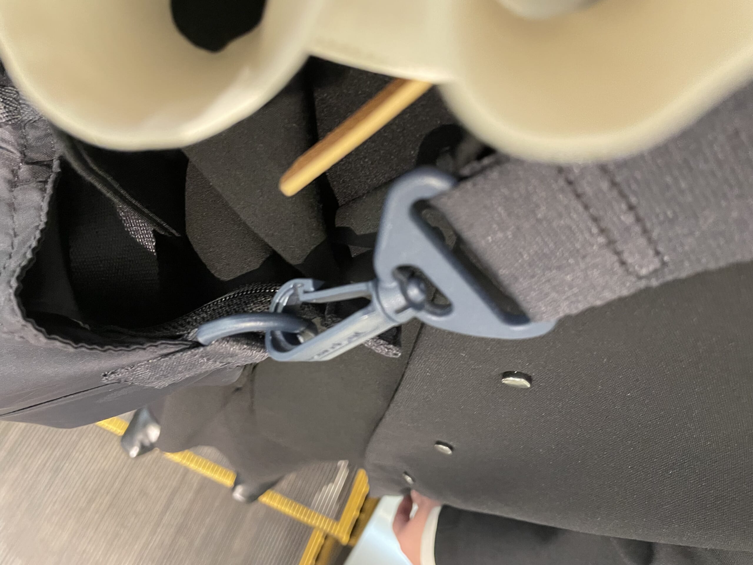 40代女性の2025年11月下旬コーデ、足元写真2