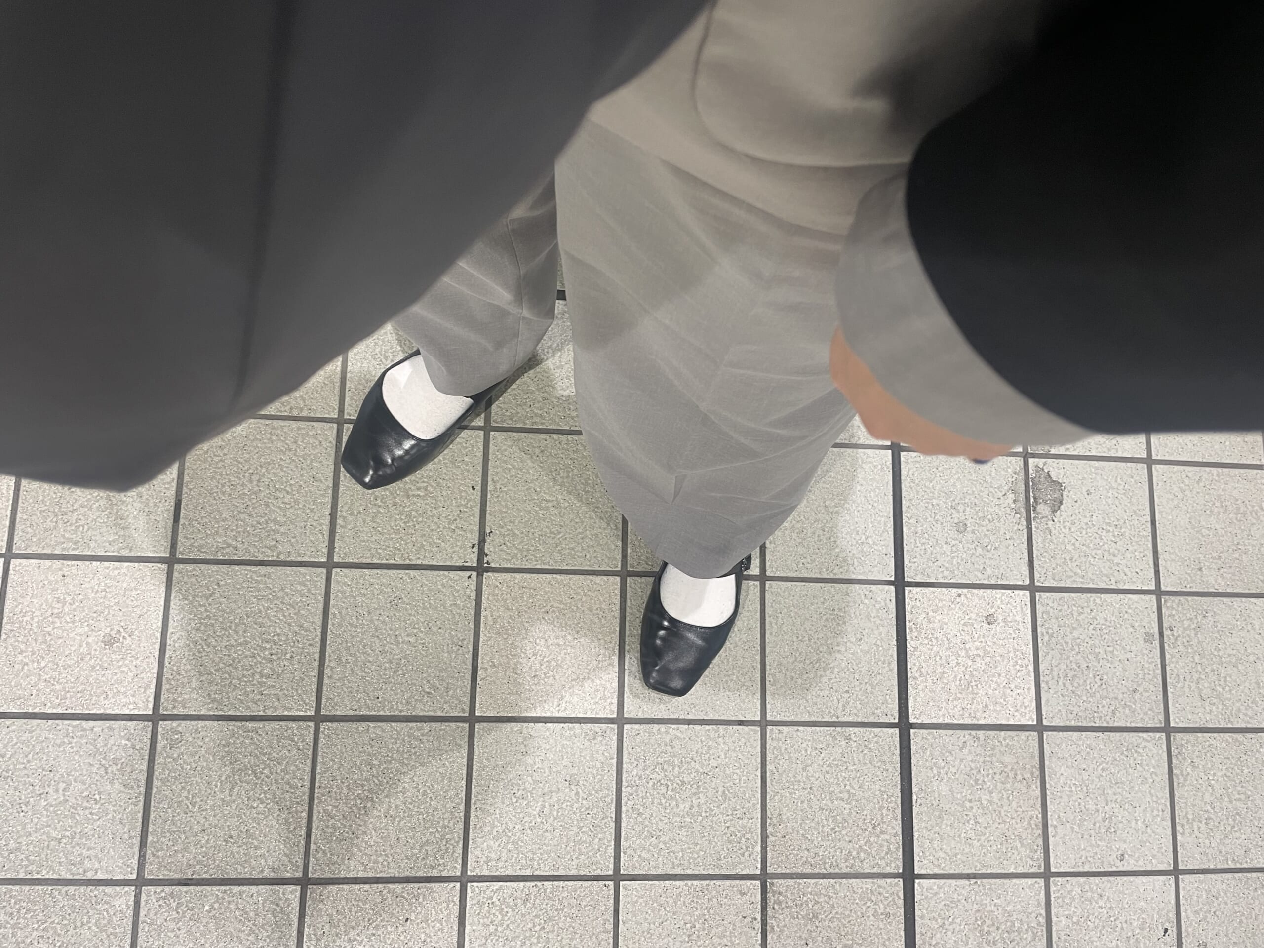 40代女性の2025年11月下旬コーデ、足元写真3