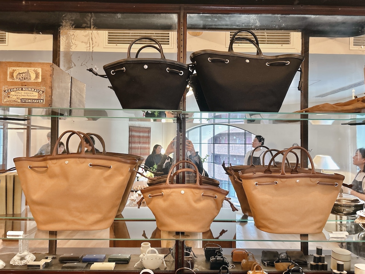 トゥティエ　コキー バッグの展示