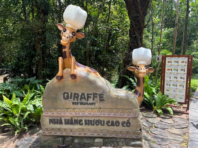 ヴィンパールサファリ フーコックのGIRAFFE RESTAURANT（ジラフレストラン）の入り口写真