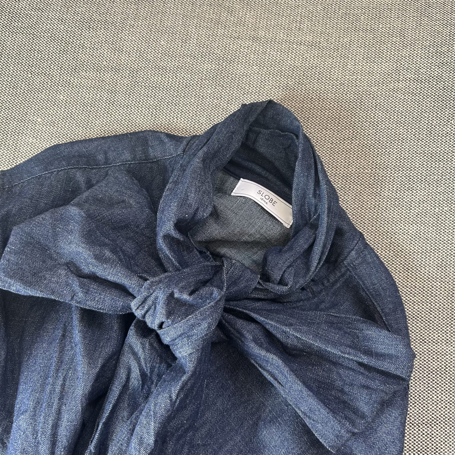 「スローブ イエナ」のビッグボウタイシャツ