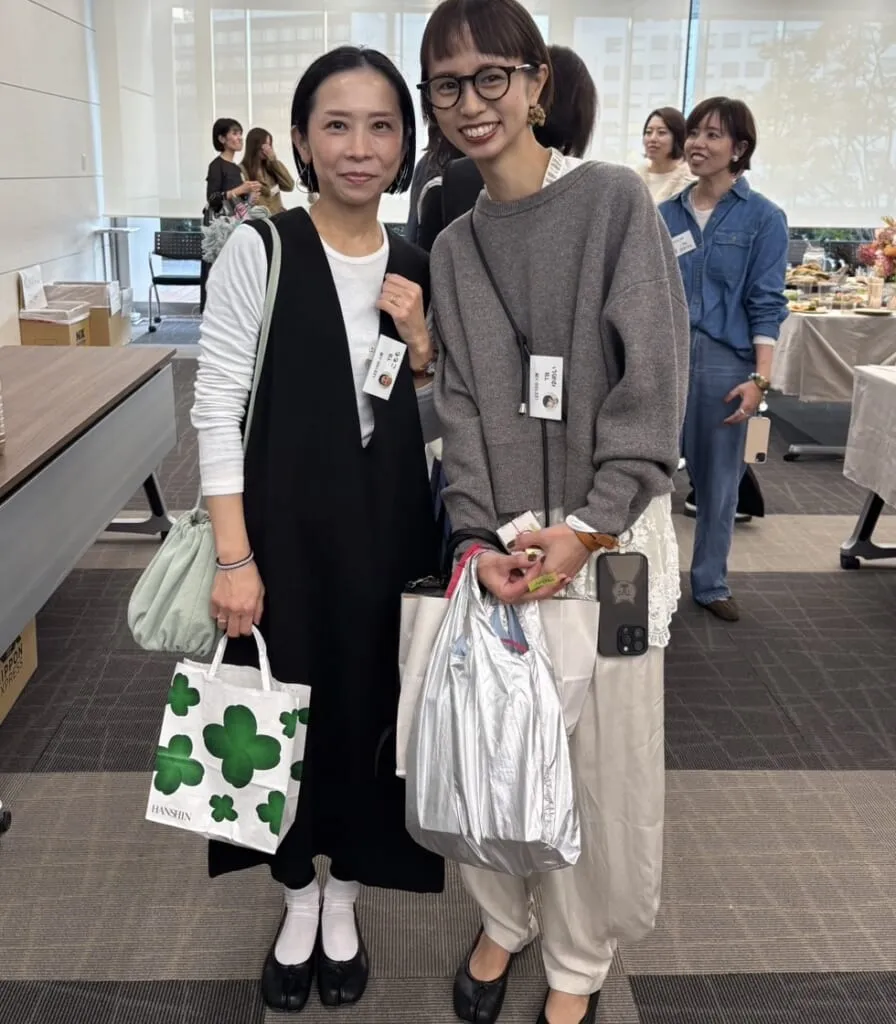 「カレンソロジー」の上下×「メゾンマルジェラ」のタビバレエのコーデ 着画