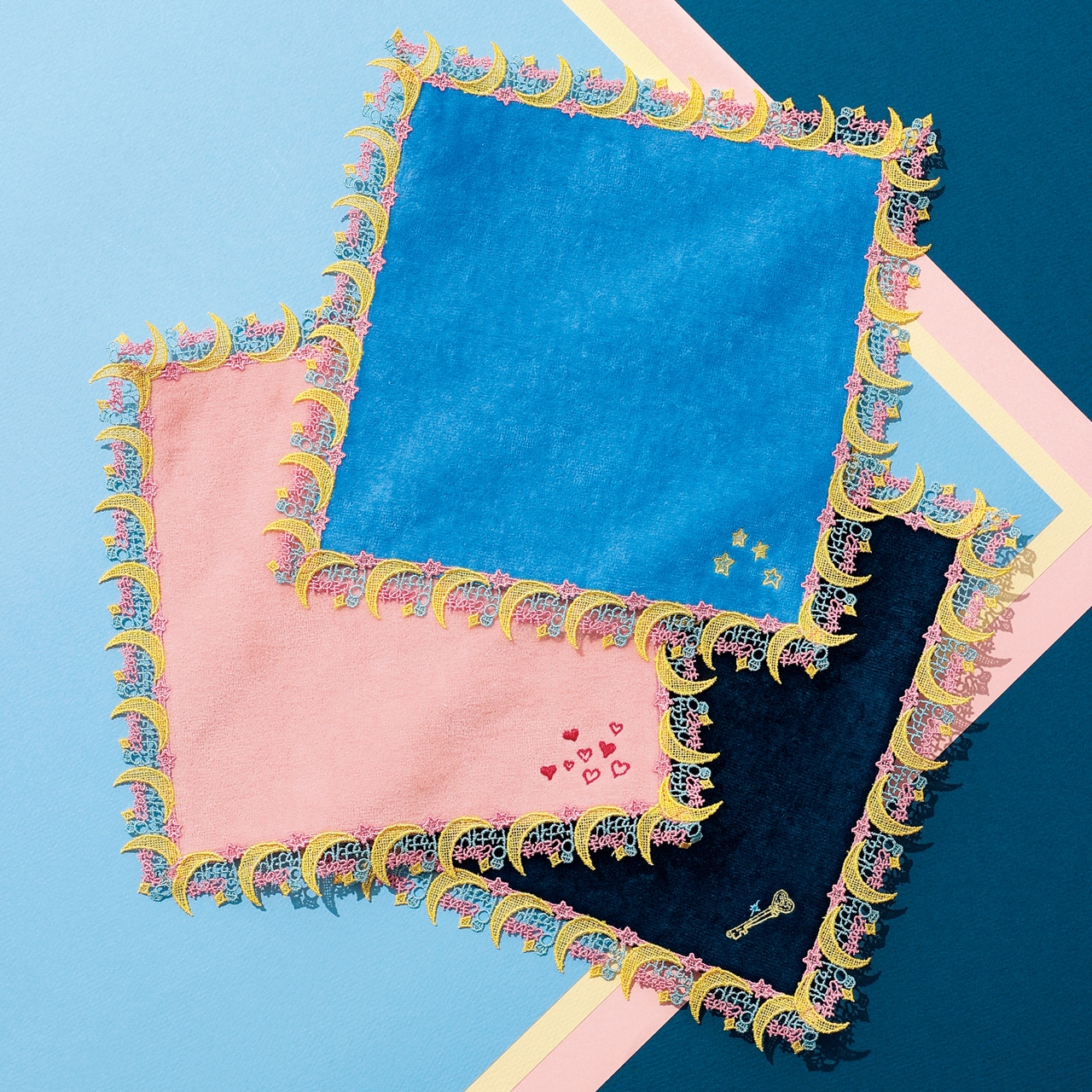 LEE限定 近沢レース店（チカザワレーステン）【LEE別注】「ときめきトゥナイト×近沢レース店」コラボタオルハンカチ３色セット