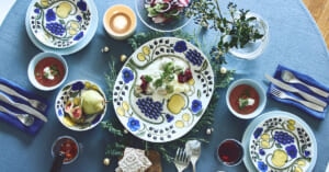 〈アラビア〉の北欧名品で、冬のおうち時間が豊かになる【スタイリストがおしゃれな取り入れ方を提案】