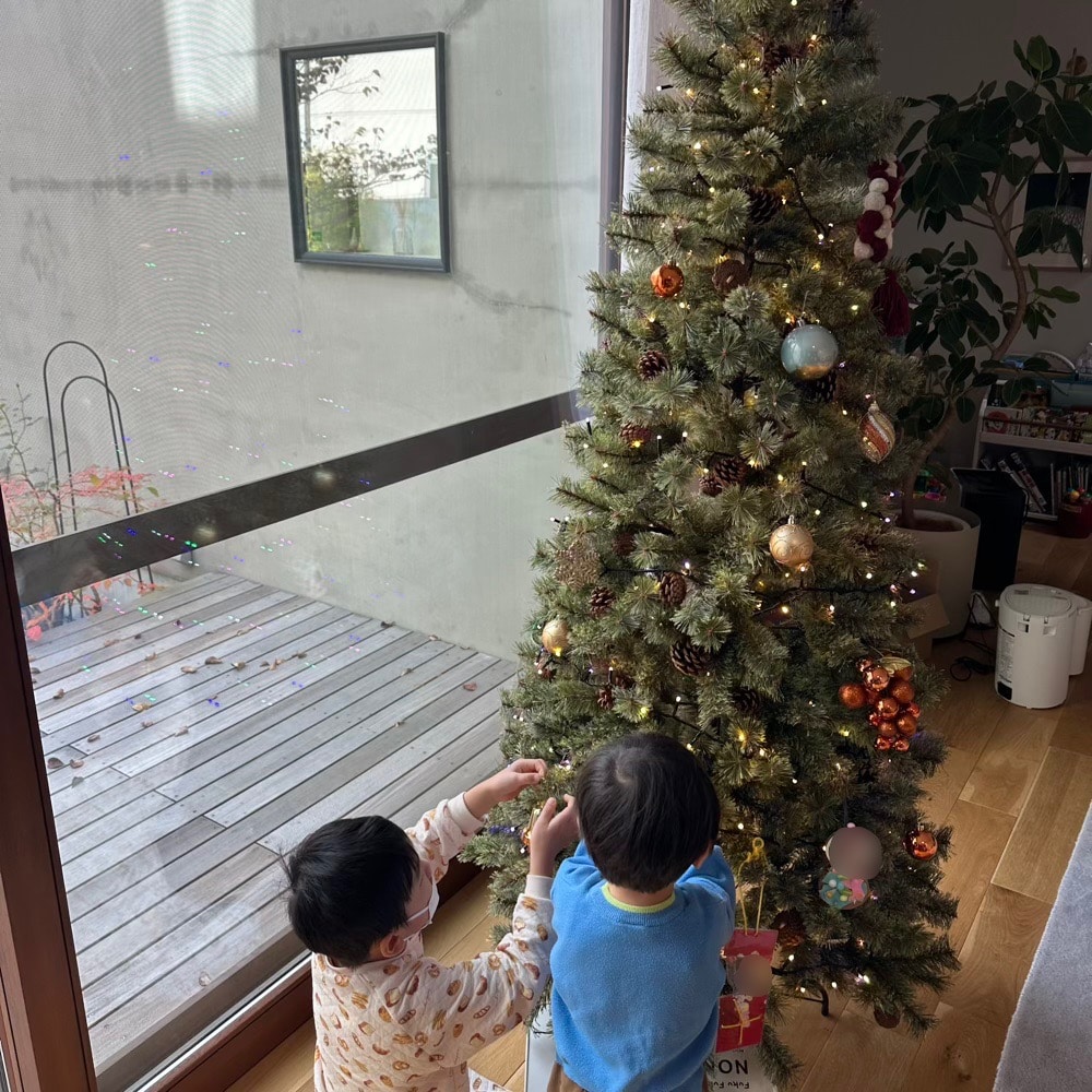 クリスマスツリー 飾りつけ