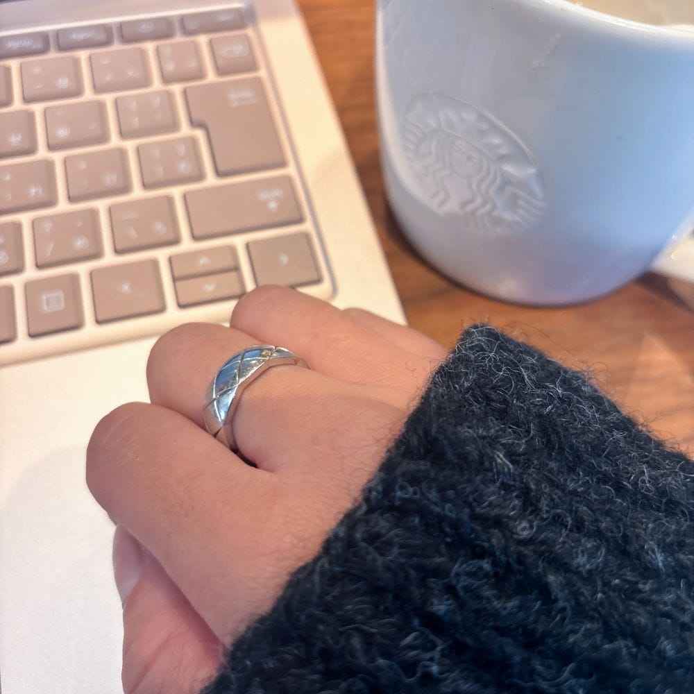 CHANEL リング ココクラッシュ 着用