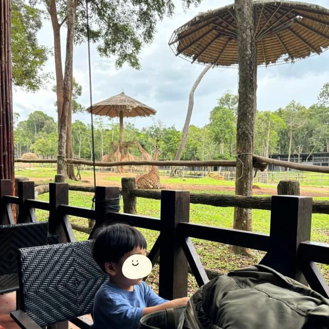 ヴィンパールサファリ フーコックのGIRAFFE RESTAURANT（ジラフレストラン）の店内の写真