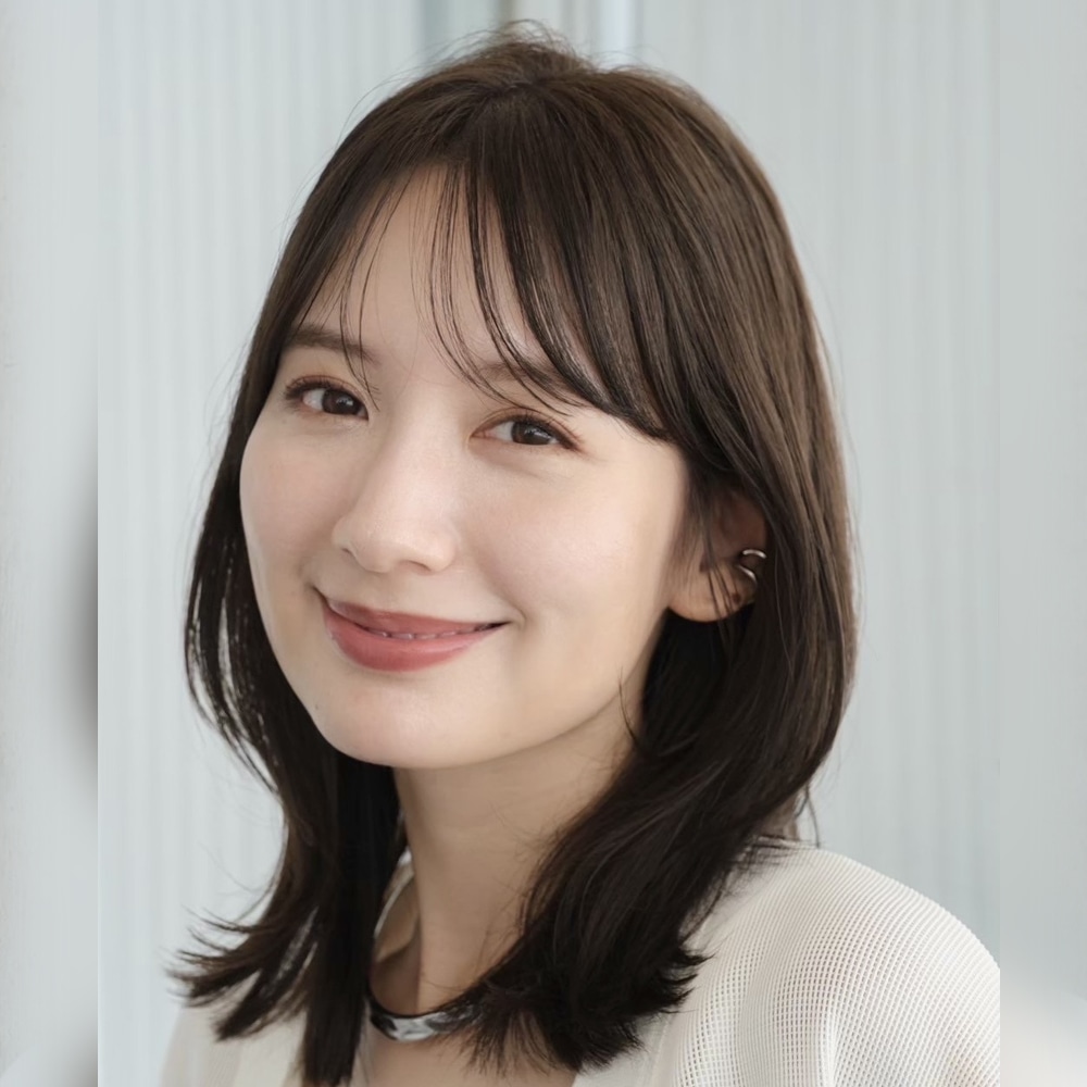 耳横のボリュームが効果的【大人くびれミディアム】アザーカット01