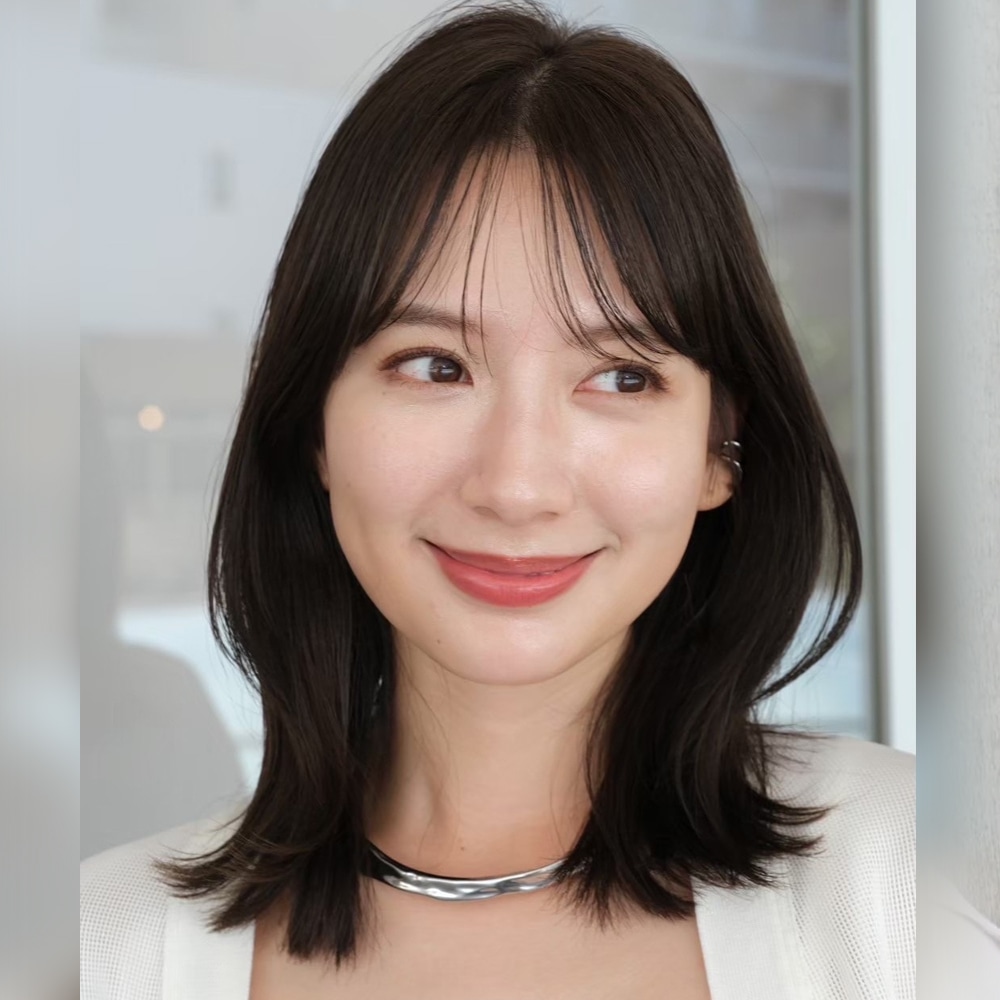 耳横のボリュームが効果的【大人くびれミディアム】アザーカット02