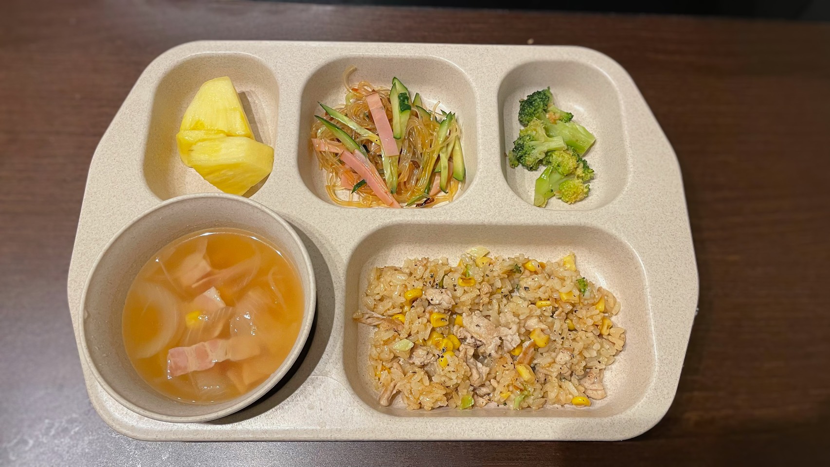 ペッパーライス 春雨サラダ ブロッコリー パイナップル