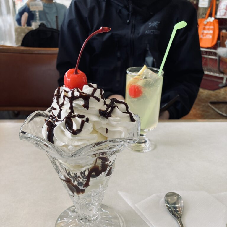 熱海「レストランフルヤ」チョコレートパフェ