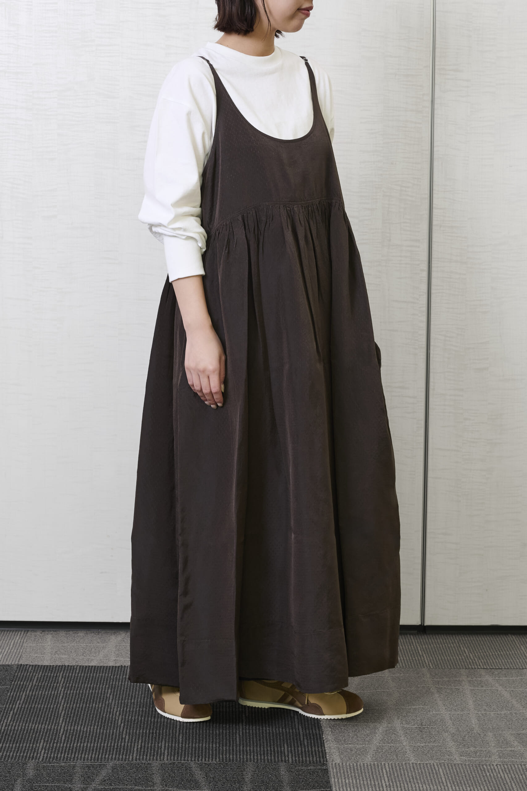 12closet 【石上美津江さんコラボ】【洗える】キュプラジャカードワンピースのブラウンを身長152cmのスタッフが試着