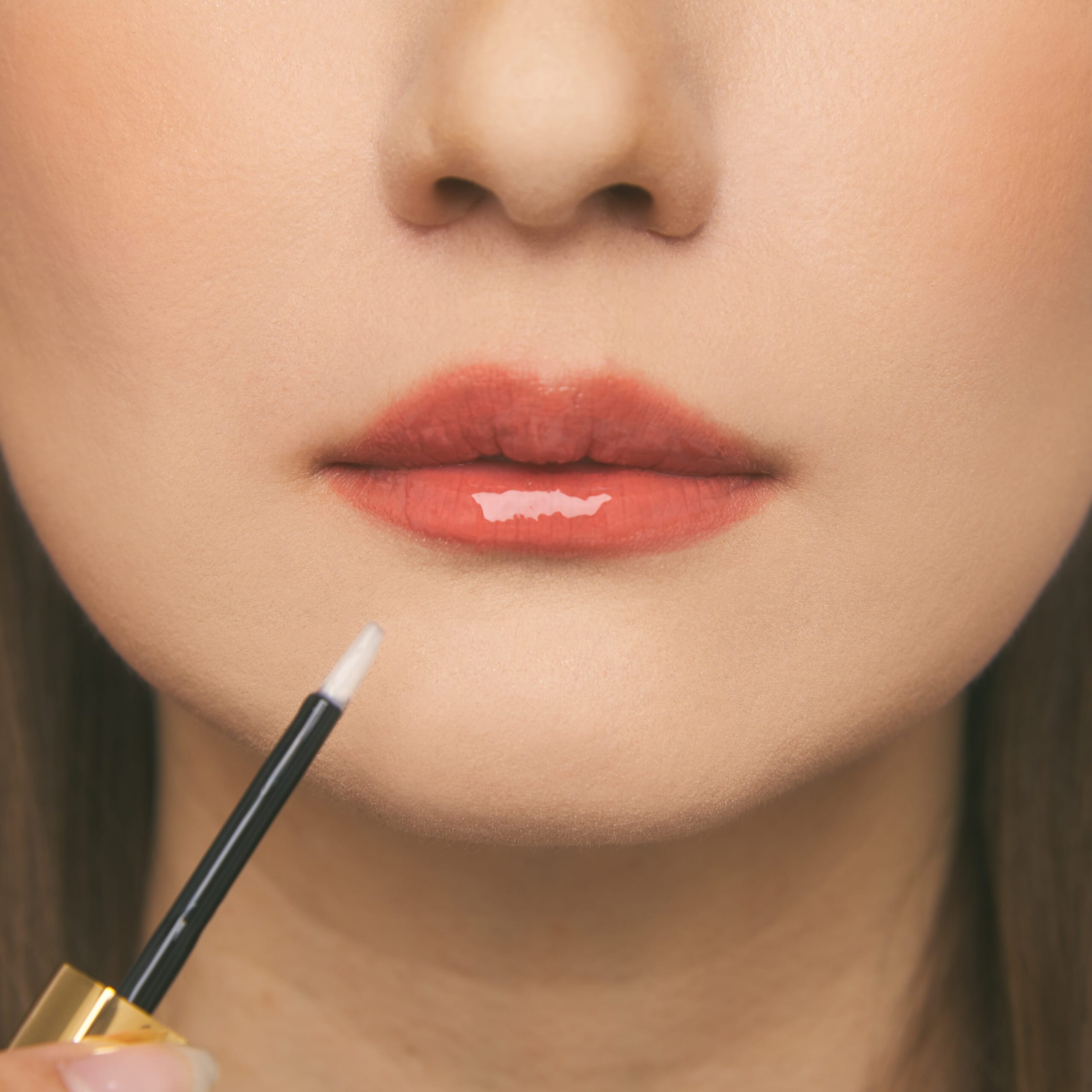 【192 コーラル ピンク】を透明グロスで仕上げたところ。