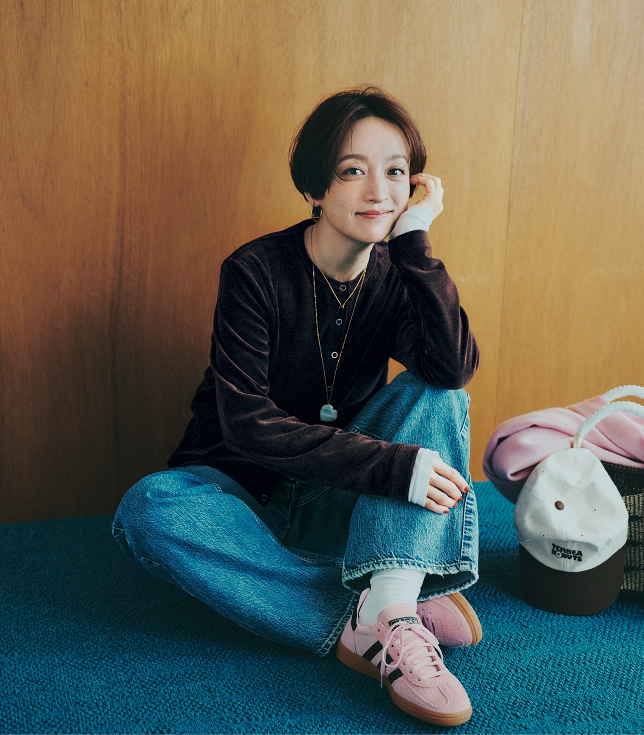 高山 都さんの12closet(トゥエルブクローゼット)【洗える】ベロアスナップカーディガンのコーデ