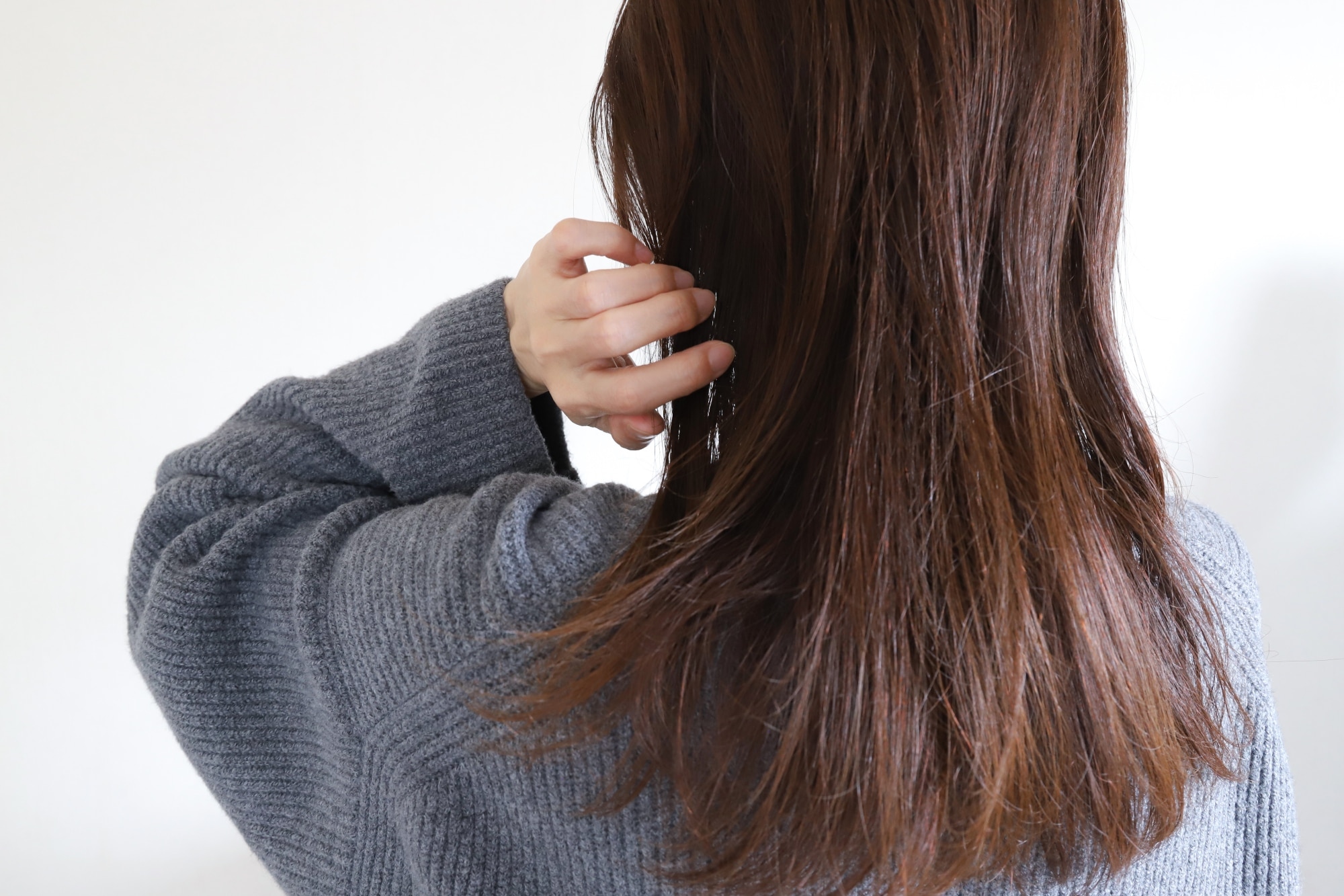 冬の髪の乾燥、ダメージ毛、パサつき髪のイメージ画像