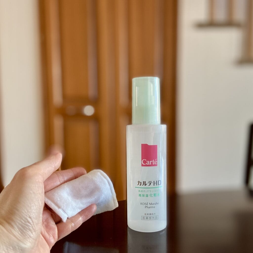 カルテHD「バランスケア 高保湿化粧水」コットンに出したところ