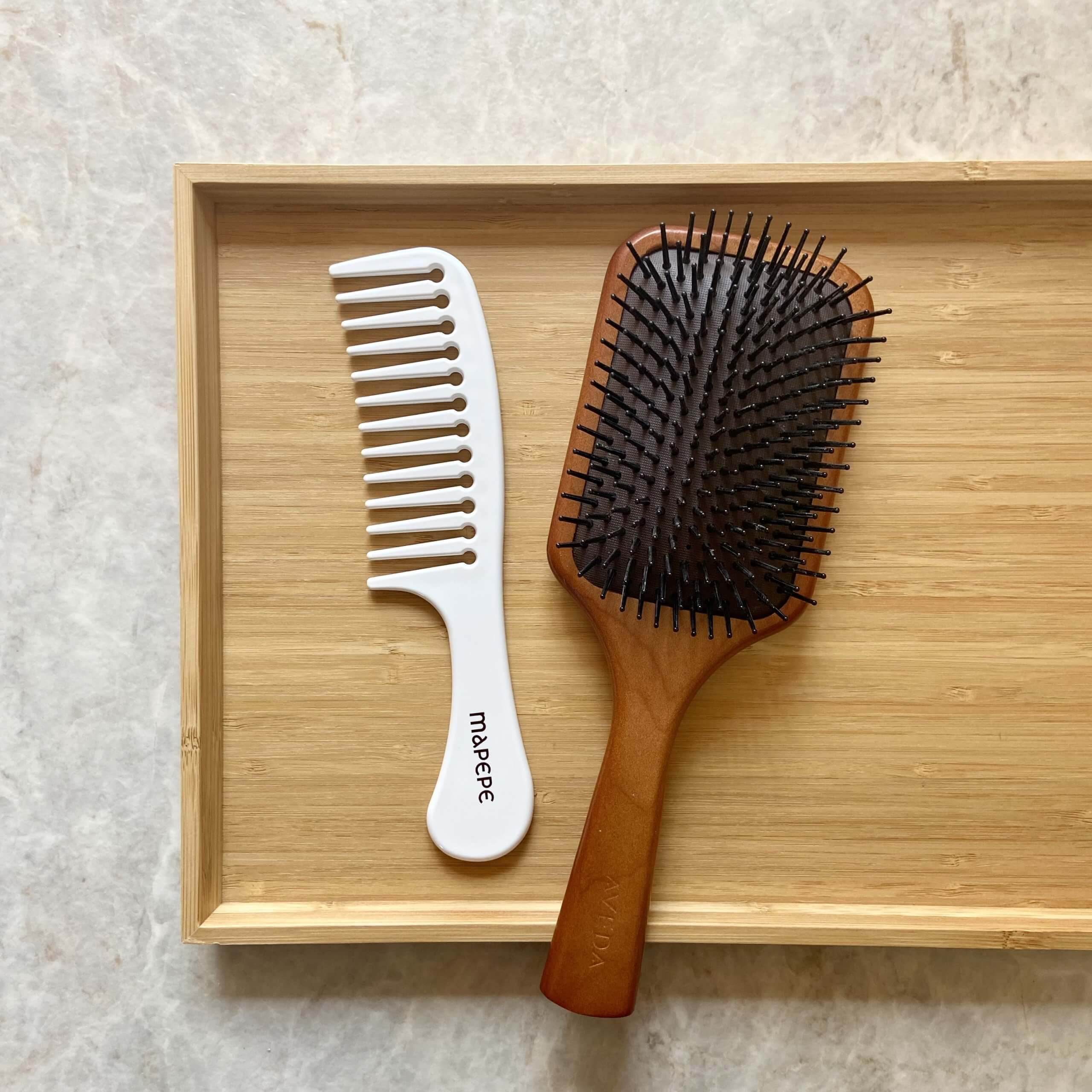 マペペ「バスタイムヘアケアコーム」、AVEDA「パドル ブラシ」集合