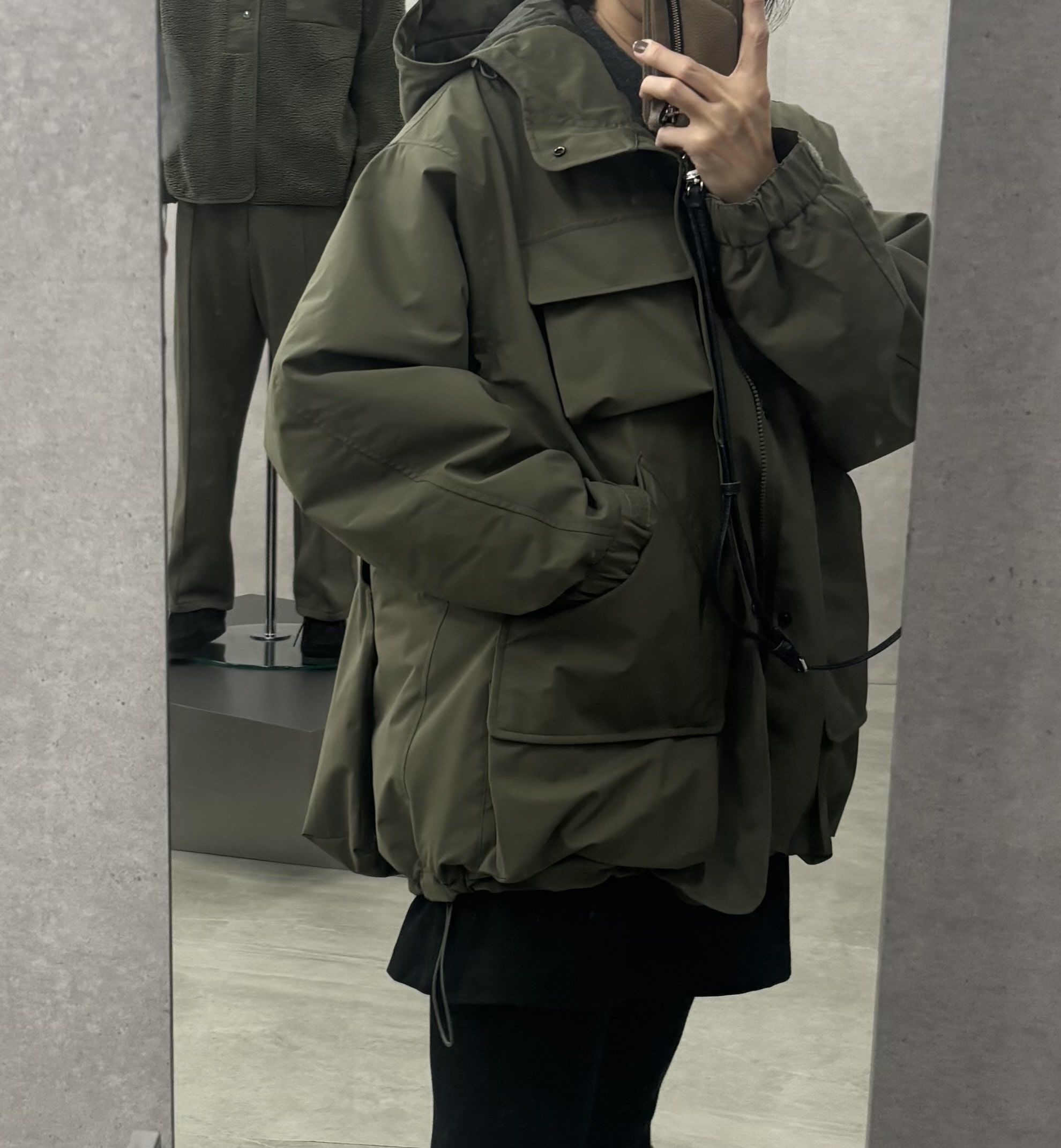 GU×エンジニアド ガーメンツ パデッドシェルパーカ試着サイド