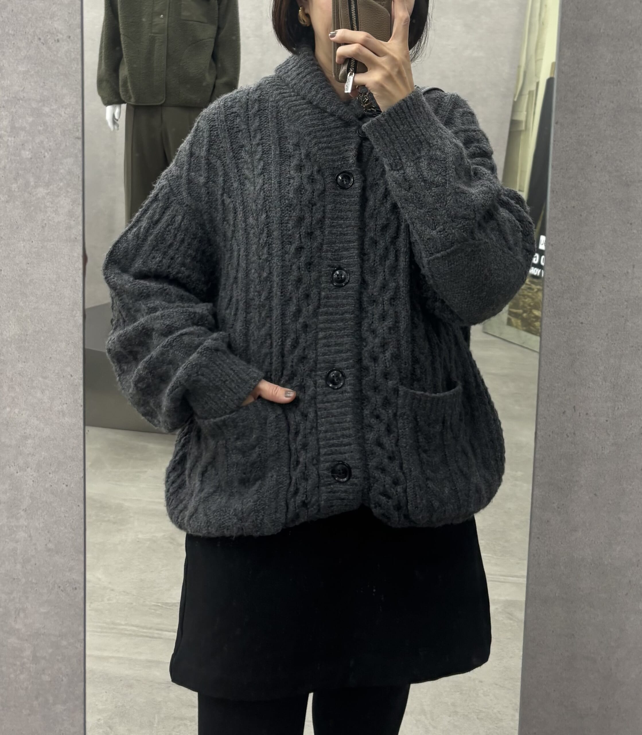 GU×エンジニアド ガーメンツ ケーブルショールカラーカーディガンを試着