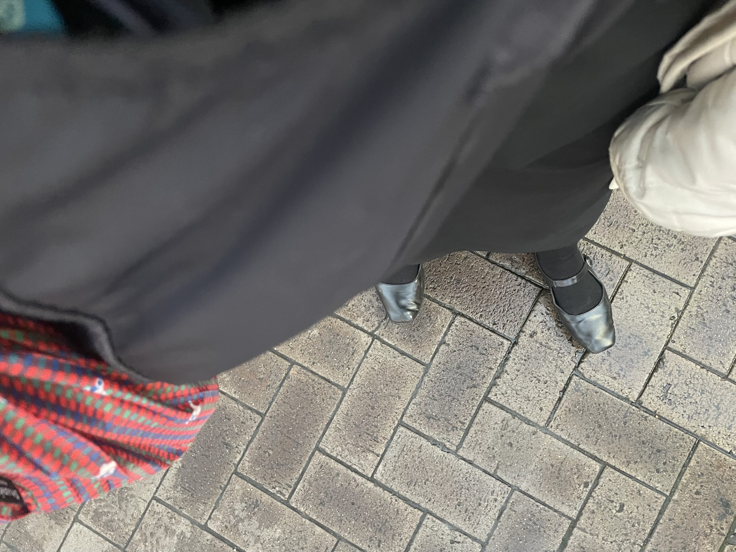 40代女性の2025年11月下旬コーデ、足元写真1