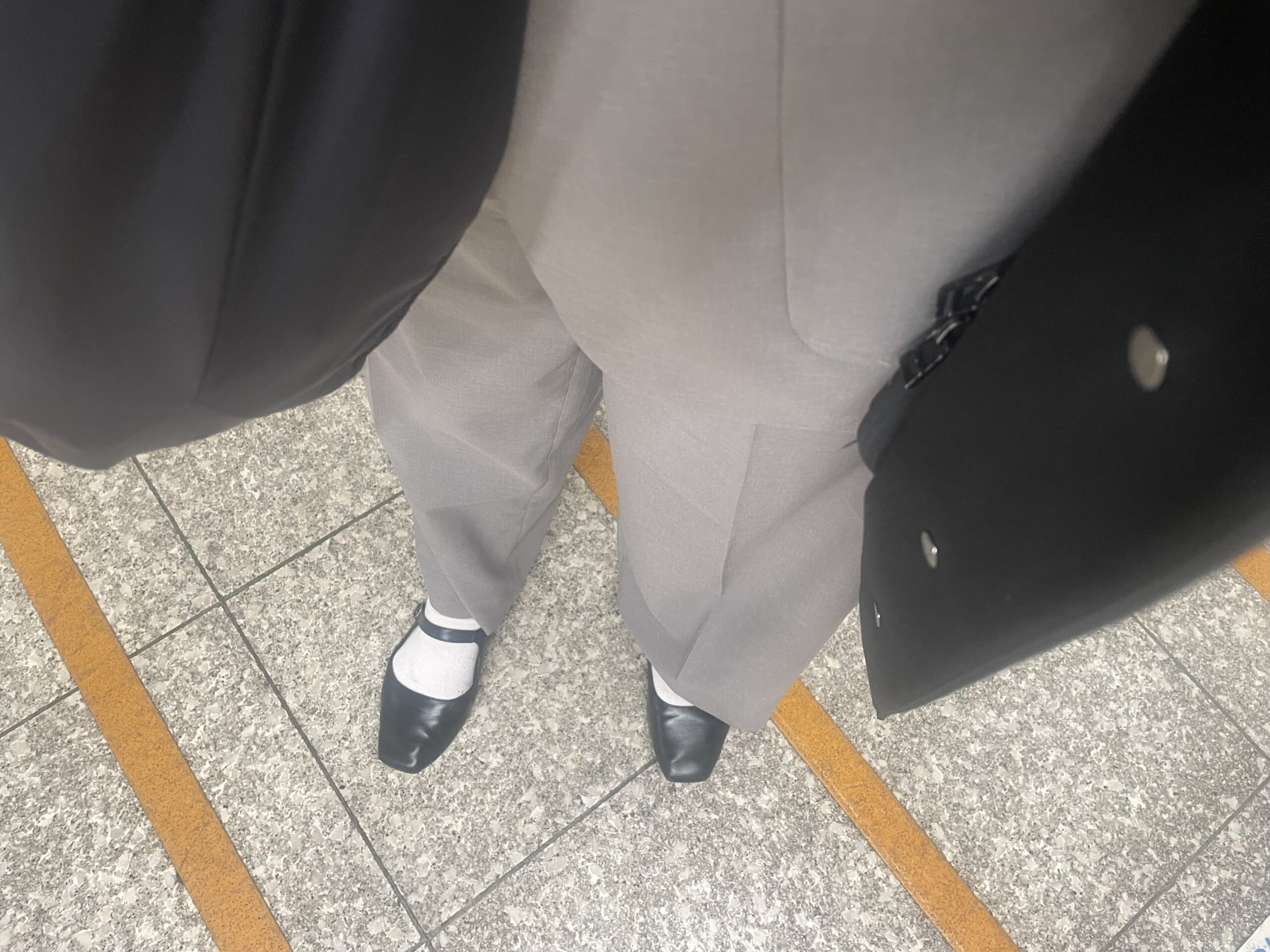 40代女性の2025年11月下旬コーデ、足元写真4