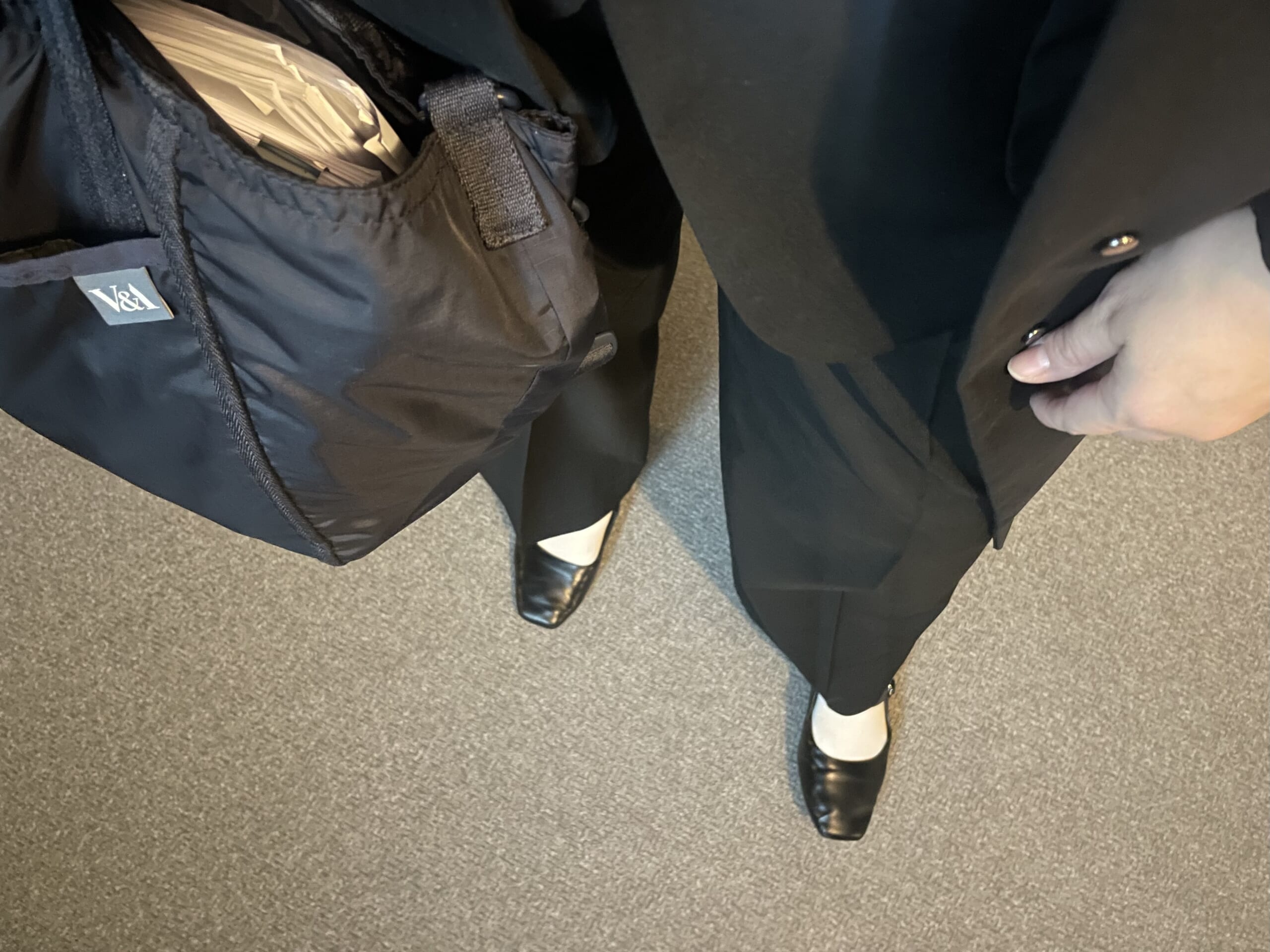 40代女性の2025年11月下旬コーデ、足元写真3