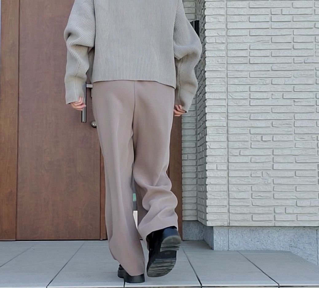 落ち感がきれいなドゥーズィエムクラスのイージーワイドパンツ