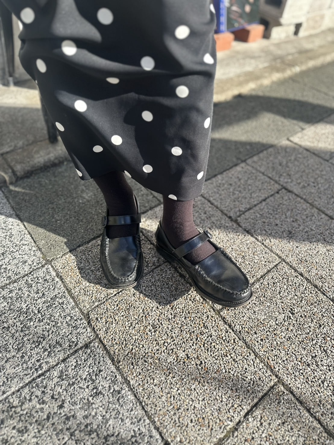 スタイリスト徳永千夏さんのベストバイ2025　買ってよかったベスト３ 　ヘリューのメリージェーンローファー（靴）着用足元写真