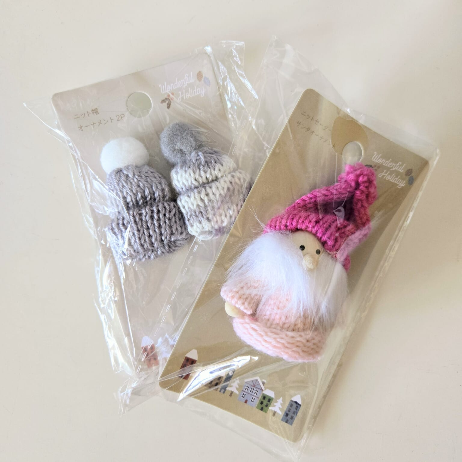 セリア「ニットセーターサンタオーナメント」「ニット帽オーナメント 2P」
