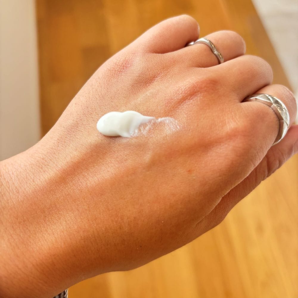 ハンドクリーム　使用感
　重ため