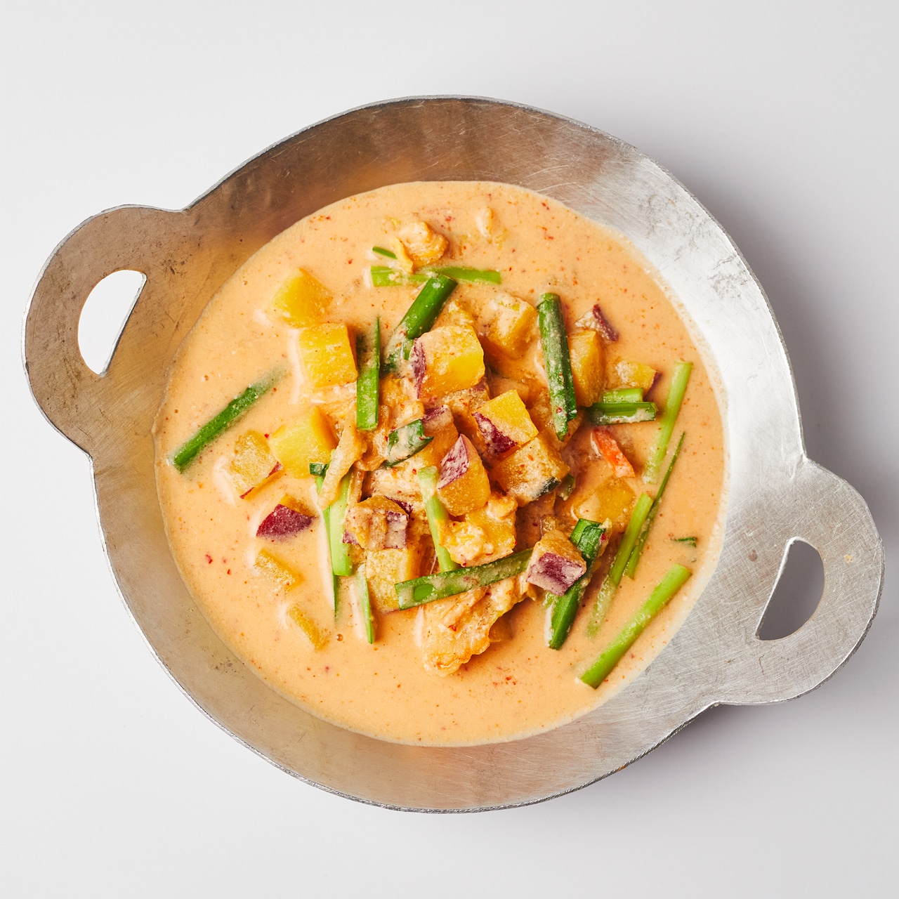 さつまいもとにらの豆乳ごまチゲスープ