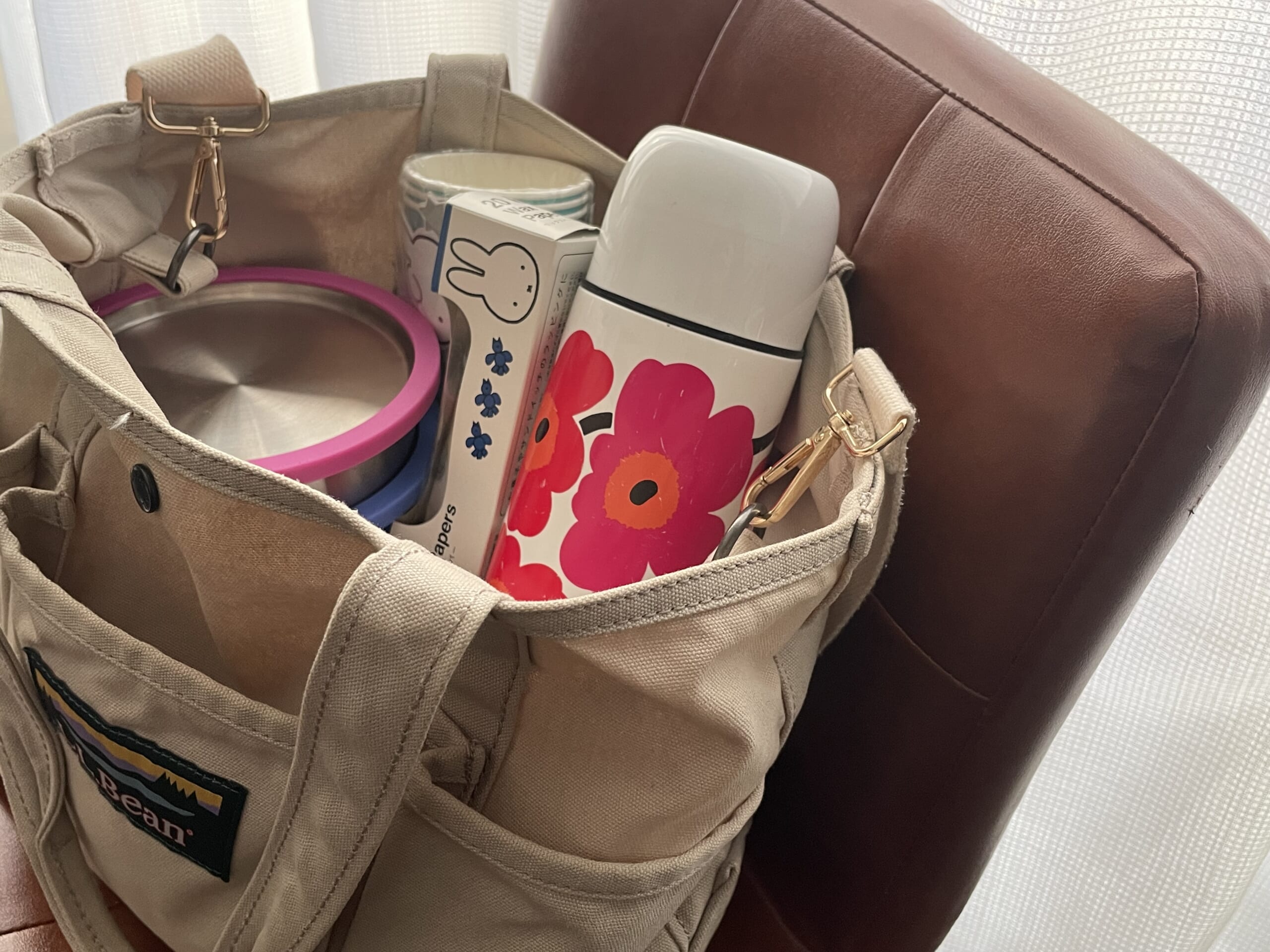 ワタナベマキさん×家事問屋のコラボ、スタッキングしてバッグに入れた様子